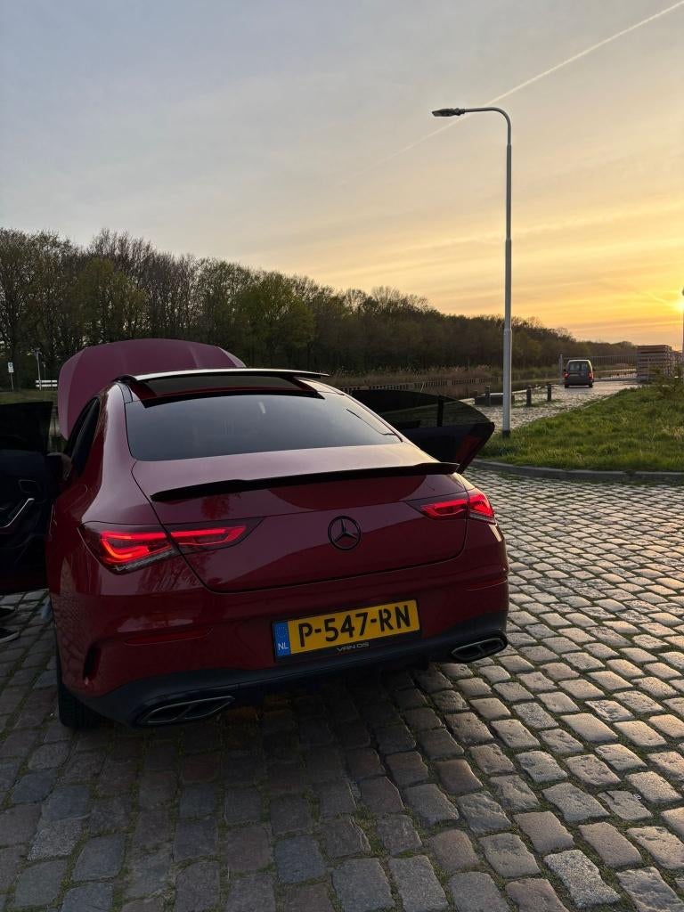 Mercedes-Benz CLA 250 e 218pk 8G-DCT 2021 Rood, Auto's, CLA, Zwart, 1600 kg, Geïmporteerd
