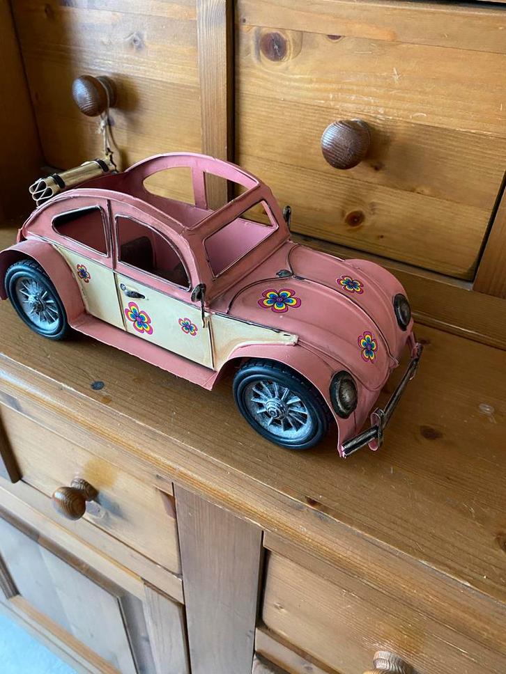Roze Kever modelauto met bloemen, decoratief, Hobby en Vrije tijd, Modelbouw | Auto's en Voertuigen, Gebruikt, Auto, Groter dan 1:32