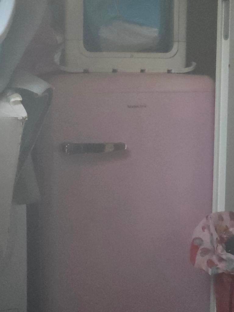 Roze koelkast, Ophalen