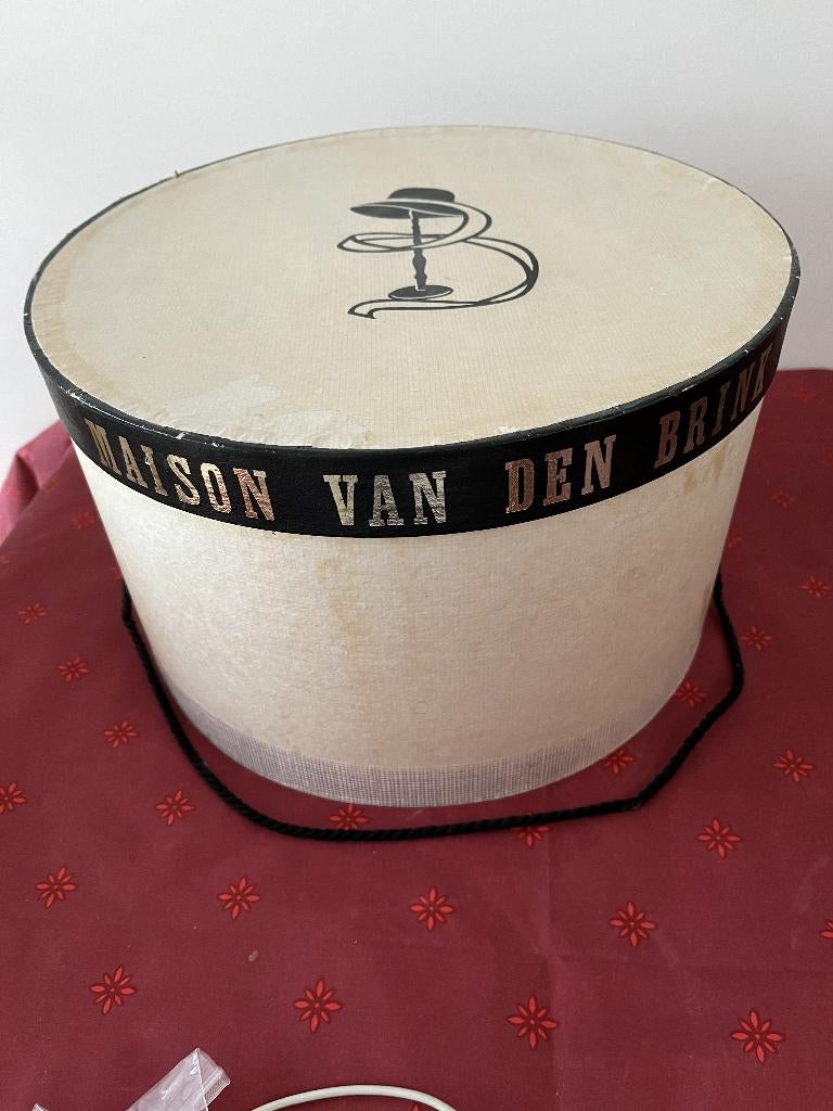 hoedendoos Maison van den Brink, jaren 1935, Antiek en Kunst, Ophalen