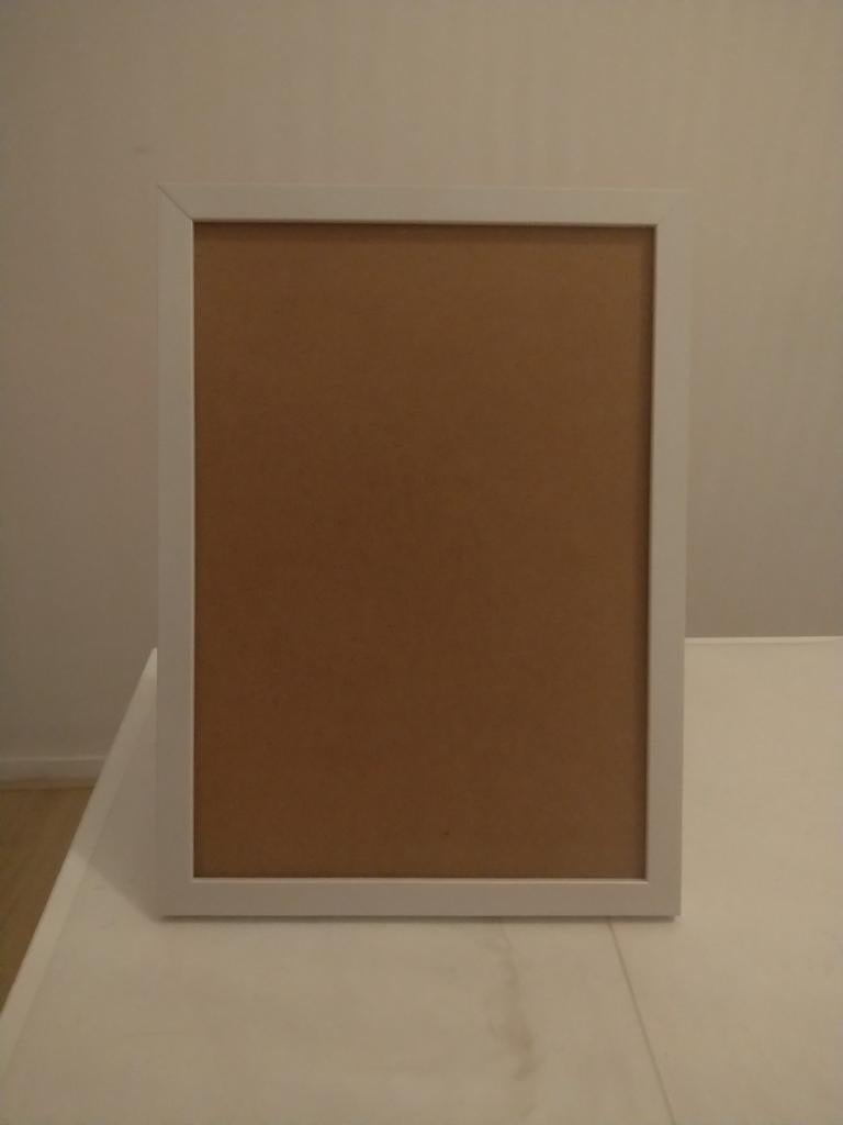 GRATIS Fotolijstje wit (staand + ophangen), Ophalen of Verzenden, Zo goed als nieuw