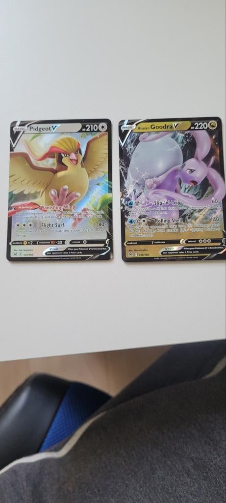 Pidgeot V & Hisuian Goodra V - Lost Origin Pokémon kaarten, Ophalen of Verzenden, Nieuw, Meerdere kaarten