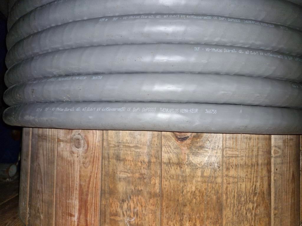 35m 4x240mm² ALU grondkabel en 33m 4x95mm2 grondkabel TKF, Doe-het-zelf en Verbouw, Elektra en Kabels, Ophalen, Overige typen