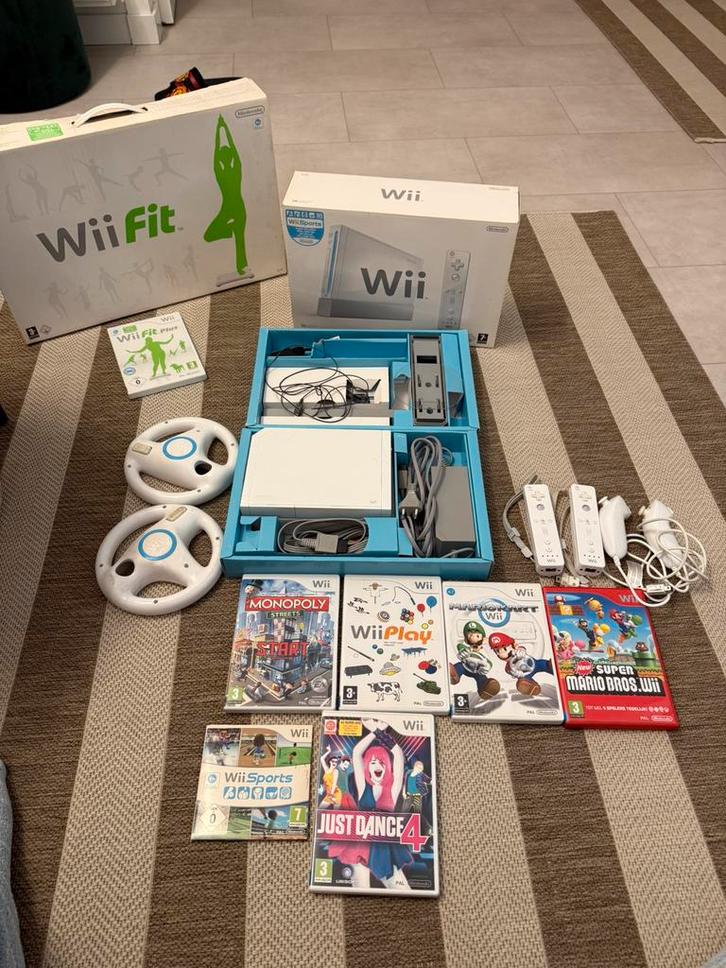 Complete Nintendo Wii set!, Spelcomputers en Games, Spelcomputers | Nintendo Wii, Zo goed als nieuw, Met 2 controllers, Met games