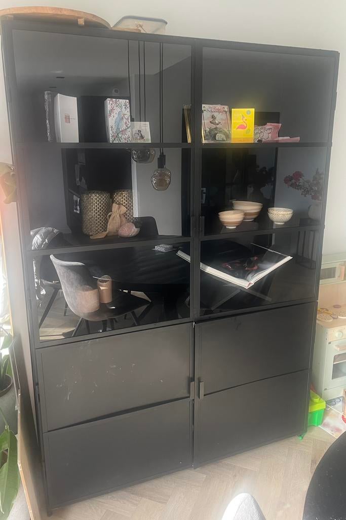 Zwarte vitrinekast, Ophalen, Minder dan 50 cm, Gebruikt, 150 tot 200 cm