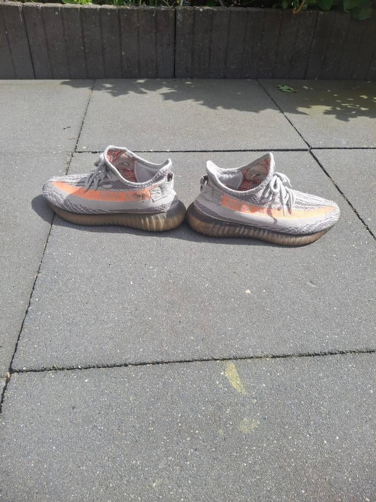 Adidas Yeezy Boost 350 V2 Beluga 2.0 Sneakers, Kleding | Dames, Ophalen, Adidas Yeezy, Sneakers of Gympen, Grijs