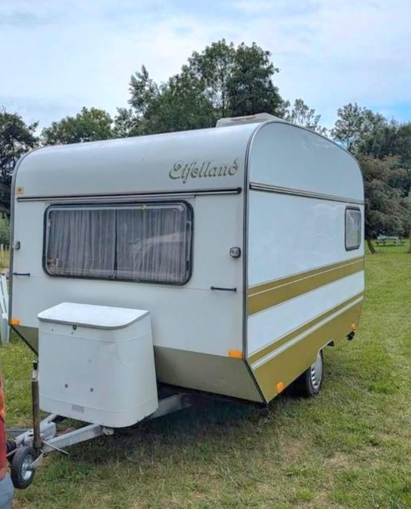 Eifelland gepimpte vintage caravan, nieuwe retro luifel, Duitsland, Knaus, Bedrijf, Treinzit