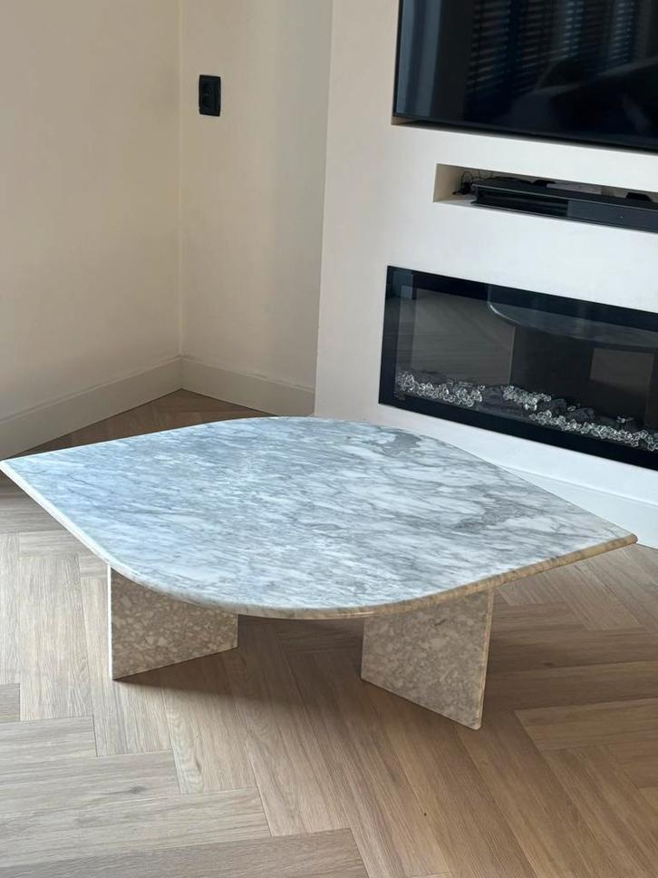 Vintage Carrara Marmeren Salontafel – Oogvormig Design, Huis en Inrichting, Tafels | Salontafels, Zo goed als nieuw, Minder dan 50 cm