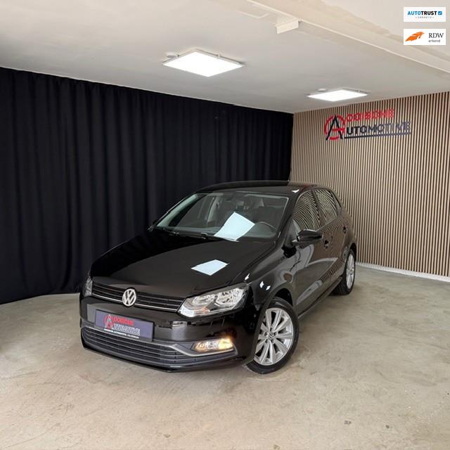 Volkswagen POLO 1.2 TSI Highline. parkeersensoren, multi stu, Auto's, Gebruikt, Euro 6, 4 cilinders, Zwart