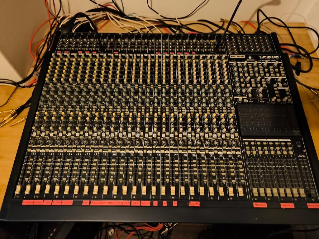 Behringer Eurodesk 48/24, Ophalen, Gebruikt, 20 kanalen of meer