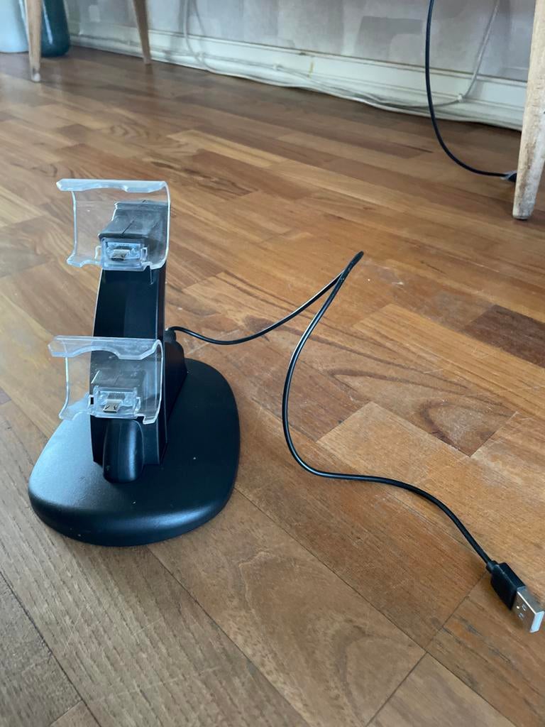 PS4 Controller Oplader met Stekker, Spelcomputers en Games, Spelcomputers | Sony PlayStation Consoles | Accessoires, Ophalen, Gebruikt