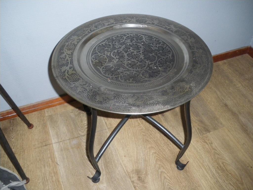 Leuk tafeltje 20 euro, Huis en Inrichting, Tafels | Bijzettafels, Minder dan 55 cm, Gebruikt, Metaal of Aluminium, Rond