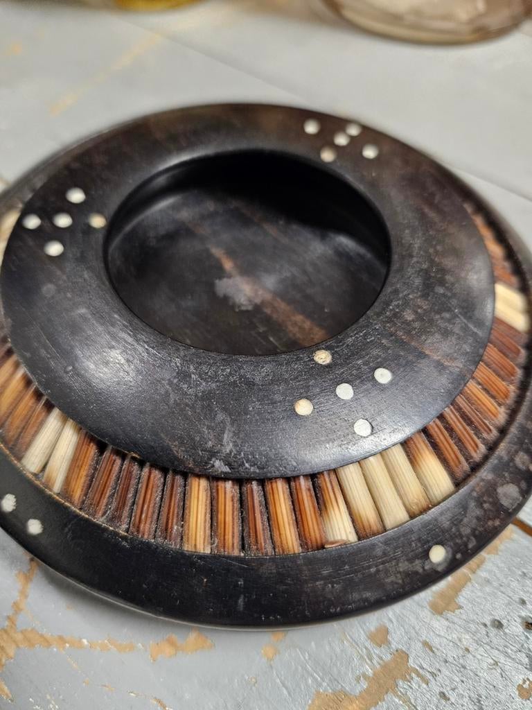 Ebbenhouten bakje met stekelvarken pennen, Ophalen of Verzenden