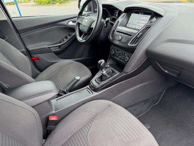 Ford FOCUS Wagon 1.0 125pk Titanium 162.000km Airco/ECC,Crui, Stof, Gebruikt, Navigatiesysteem, Origineel Nederlands