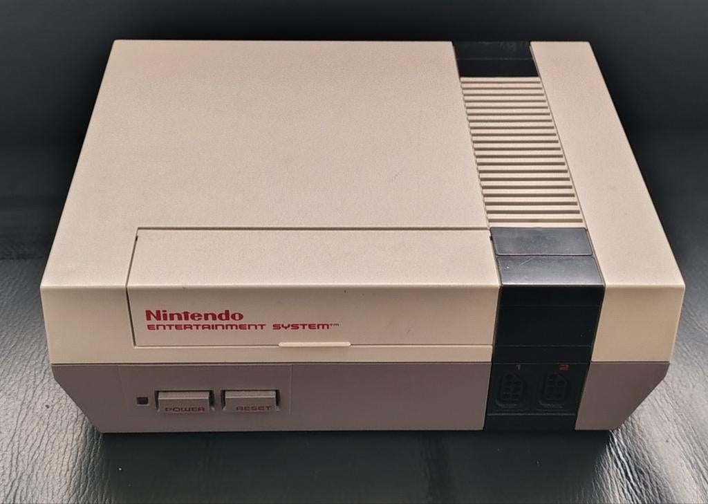 Complete Nintendo NES set met accessoires en spellen., Ophalen of Verzenden, Gebruikt, Met 2 controllers, Met zapper/pistool