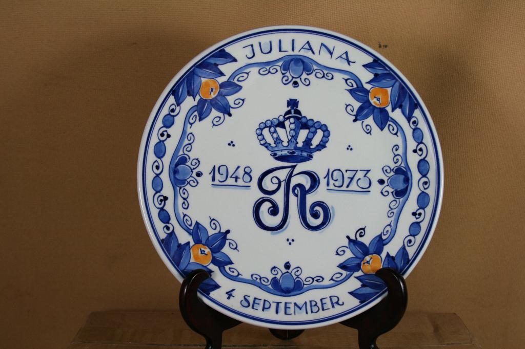 Porceleyne Fles wandbord Juliana 1948 - 1973, --, Overige typen, Ophalen of Verzenden, Zo goed als nieuw