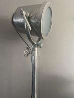 Industriële vloerlamp aluminium., Huis en Inrichting, Lampen | Vloerlampen, Gebruikt, Industriele film lamp., Ophalen of Verzenden