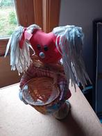 Decoratieve pop van stro en textiel, Ophalen