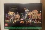 LEGO Icons Medieval Town Square (10332) – Nieuw in Doos, Ophalen of Verzenden, Nieuw, Complete set, Lego