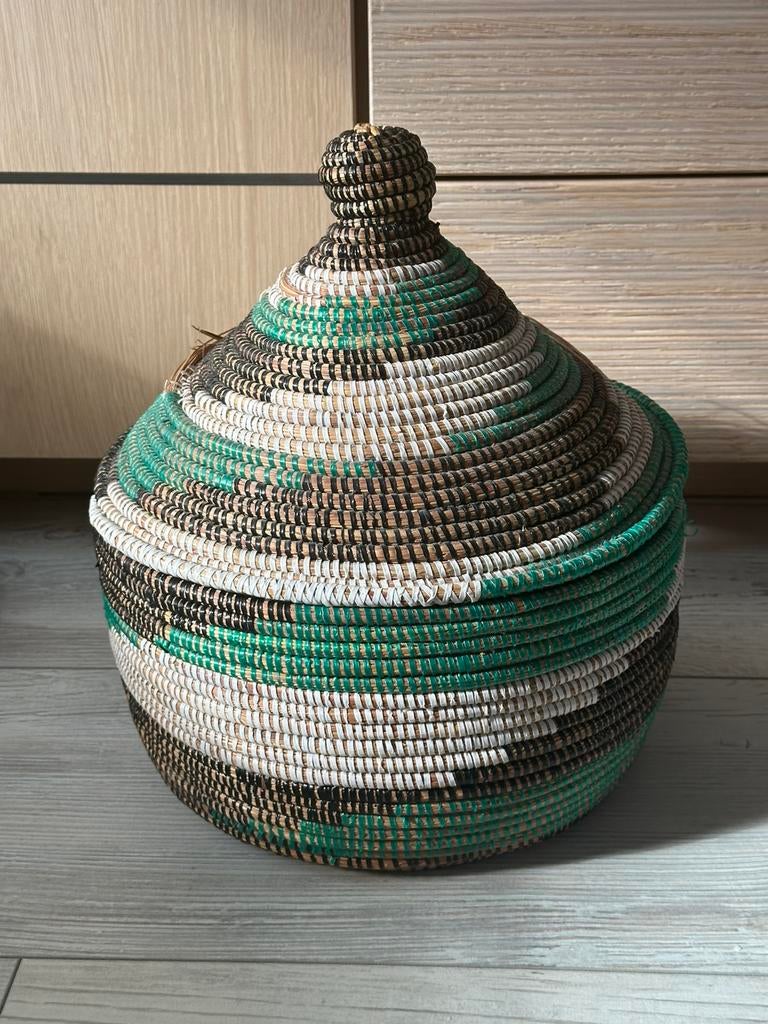 Afrikaanse rieten mand, Huis en Inrichting, Woonaccessoires | Schalen en Manden, Ophalen of Verzenden, Zo goed als nieuw, Rechthoekig