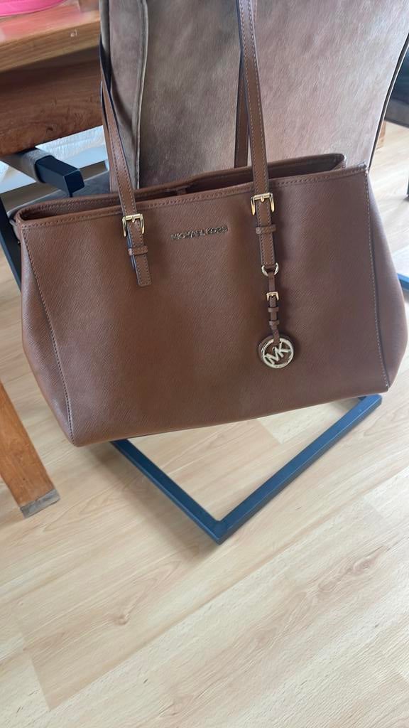 Michael Kors tas, bruin met veel opbergruimte, 40 tot 60 cm, Bruin, Minder dan 35 cm, Ophalen of Verzenden