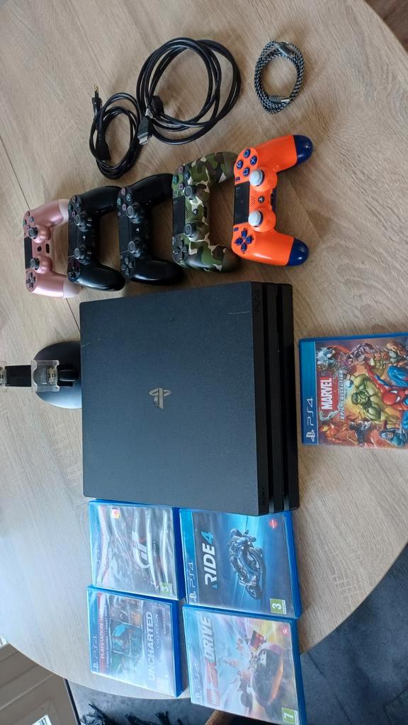 Playstation 4 pro, Spelcomputers en Games, Spelcomputers | Sony PlayStation 4, Pro, Met 2 controllers, Ophalen