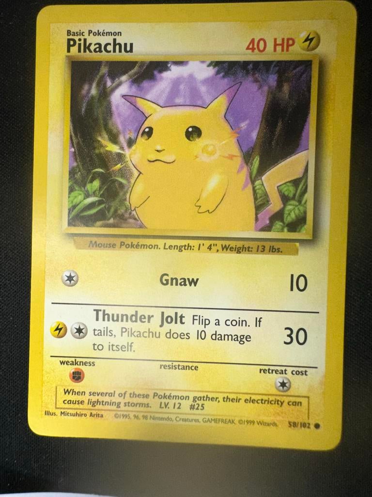 Pikachu 58/102 Base Set, Hobby en Vrije tijd, Verzamelkaartspellen | Pokémon, Ophalen of Verzenden, Gebruikt