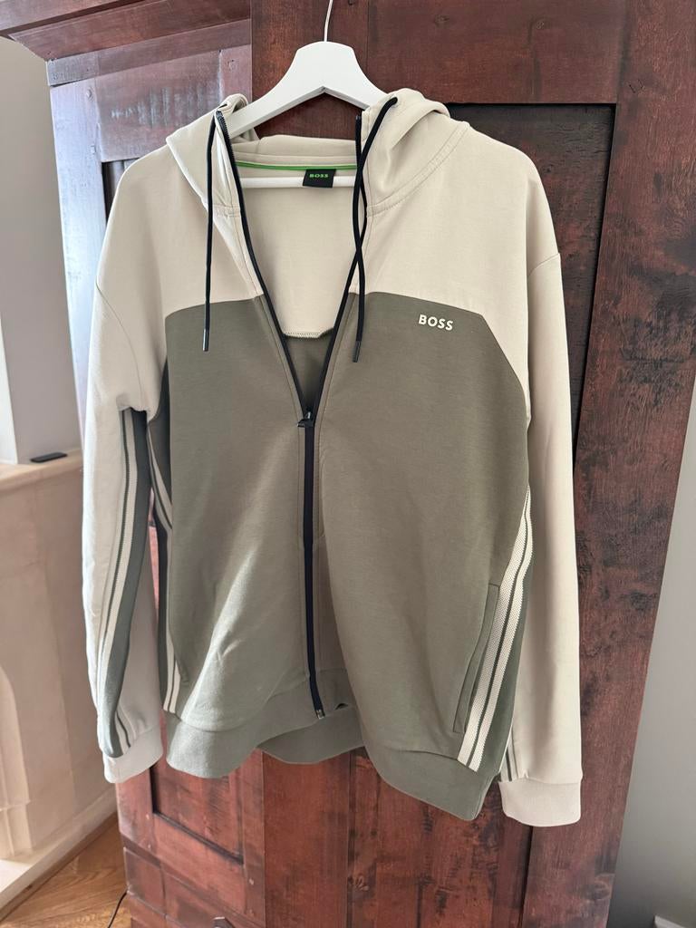 Trainingspak Boss, nieuw, maat L(valt groot),  groen/beige, Maat 52/54 (L), Nieuw, Ophalen of Verzenden, Groen
