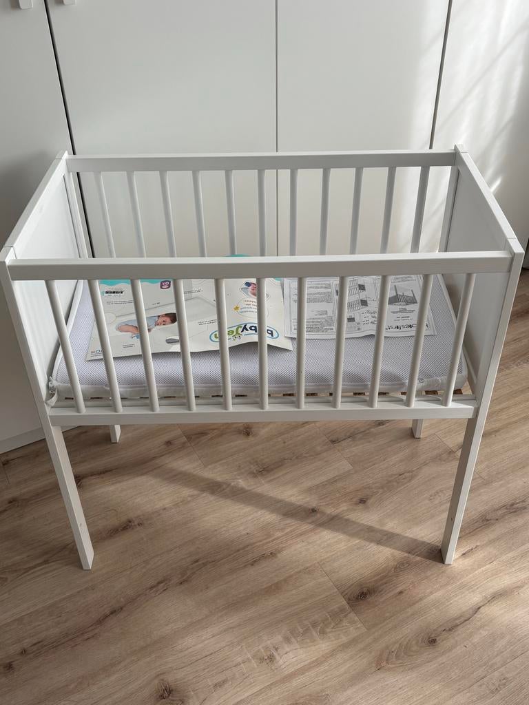 Bebies First cosleeper whitewash 40x80 cm inclusief matras, Ophalen, Gebruikt, Wieg