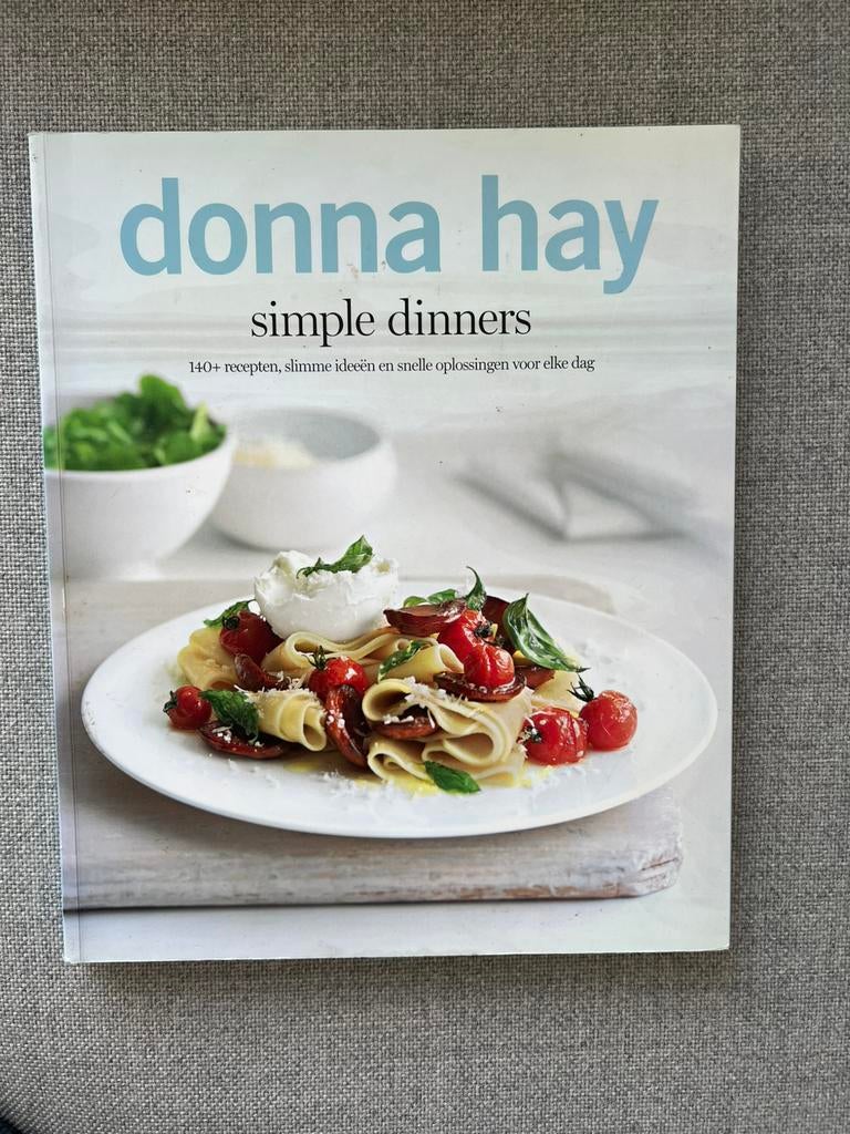 Donna Hay - Simple dinners, Italië, Donna Hay, Ophalen of Verzenden, Zo goed als nieuw