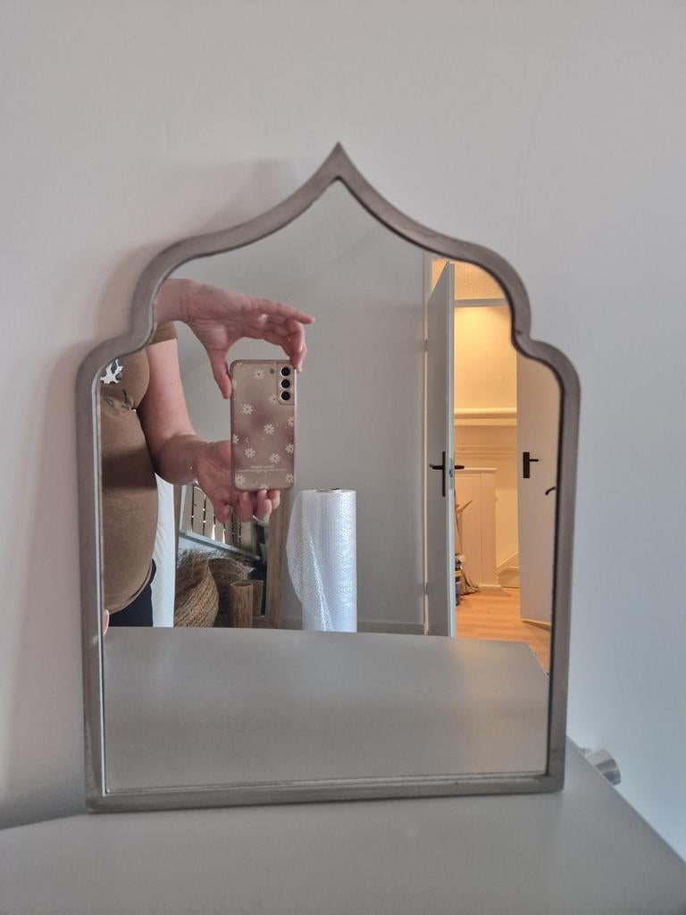 Mooie zilverkleurige oosterse spiegel, Huis en Inrichting, Woonaccessoires | Spiegels, Ophalen, Minder dan 50 cm, Gebruikt, Minder dan 100 cm