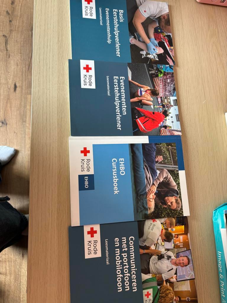 Bundel Rode Kruis EHBO boeken, Boeken, Ophalen of Verzenden, Gamma, Zo goed als nieuw, Overige niveaus
