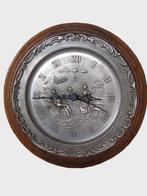 Tinnen klok (tin) in rond kaderment van eikenhout, Ophalen