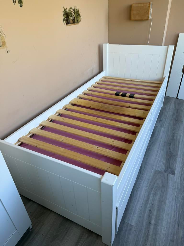 Wit eenpersoonsbed met onderschuifbed, Kinderen en Baby's, Kinderkamer | Bedden, Ophalen, 85 tot 100 cm, Gebruikt, Matras