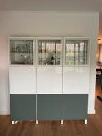 IKEA Besta Kast met Glazen, Groene en Hoogglans Witte Deuren, Huis en Inrichting, Kasten | Vitrinekasten, Ophalen, Gebruikt, 200 cm of meer