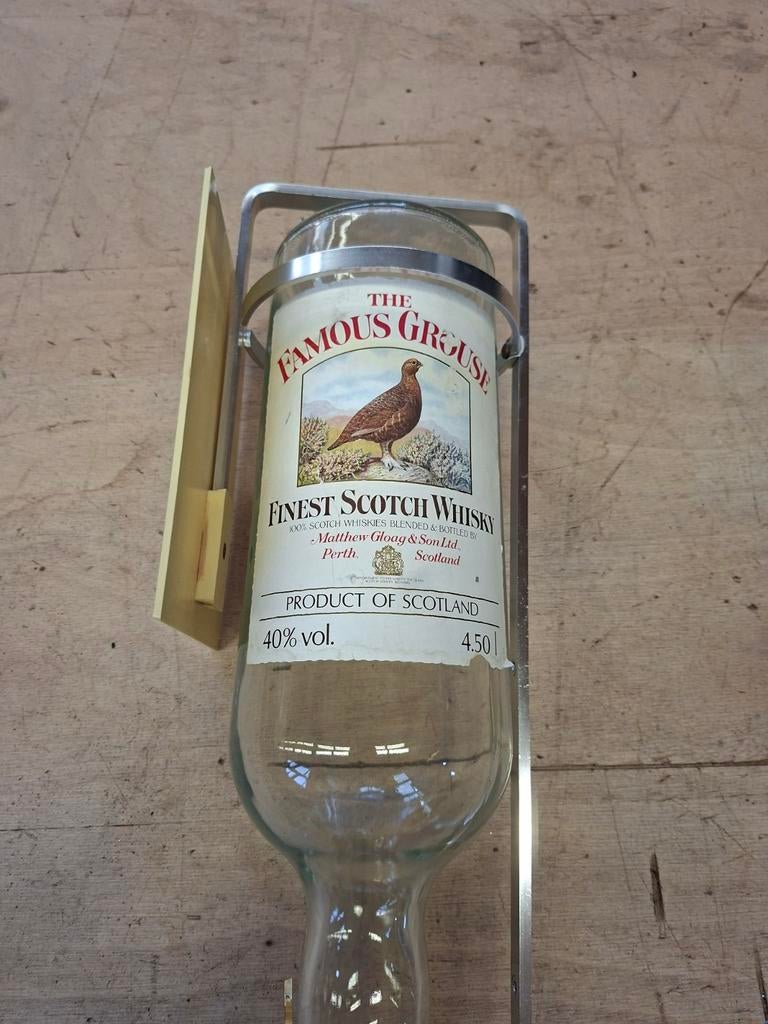 Wisky fles in houder., Ophalen of Verzenden