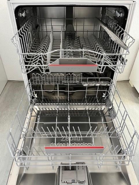 Bosch Vaatwassers volledig geïntegreerd "Wifi"  (2 Jaar oud), Ophalen, Energieklasse A of zuiniger, Zo goed als nieuw, Inbouw