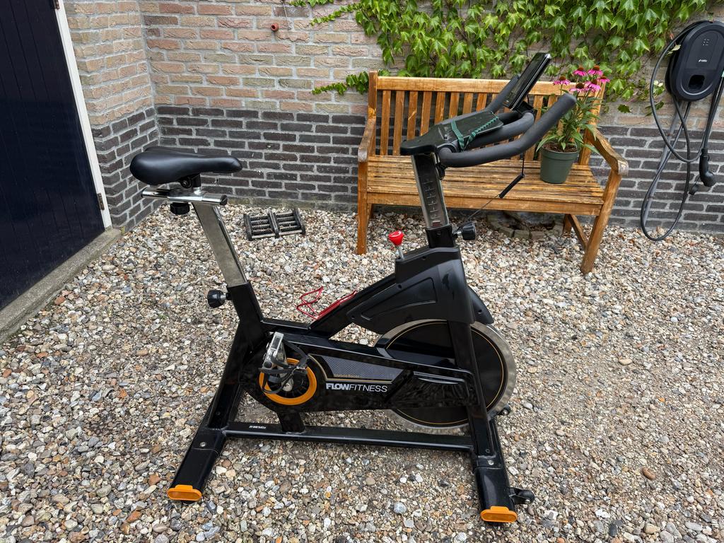 Flow Fitness Spinningfiets - Zo goed als nieuw, Sport en Fitness, Fitnessmaterialen, Ophalen of Verzenden, Zo goed als nieuw, Benen