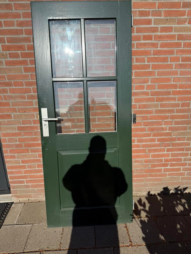 Witte/groen buitendeur met glas en deurbeslag, Doe-het-zelf en Verbouw, Deuren en Horren, Ophalen, Gebruikt, 80 tot 100 cm, Buitendeur