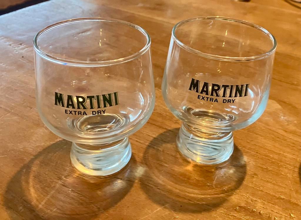 2 Martiniglaasjes en 2 Tia Maria glaasjes, Verzamelen, Glas en Borrelglaasjes, Ophalen, Zo goed als nieuw, Borrel- of Shotglas