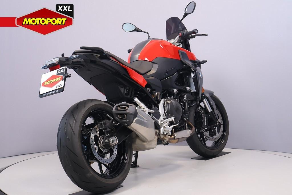 BMW F 900 R, Bedrijf, Naked bike