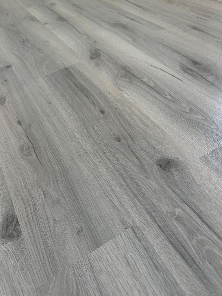 Laminaat, Ophalen, Gebruikt, Grijs, 50 tot 75 m²