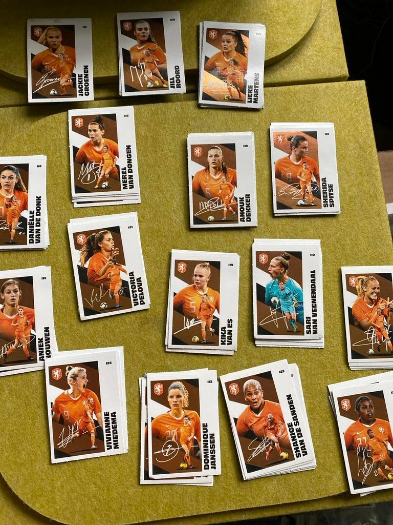 Oranje Leeuwinnen Voetbalplaatjes - Diverse Speelsters, Verzamelen, Stickers, Zo goed als nieuw, Sport, Ophalen of Verzenden