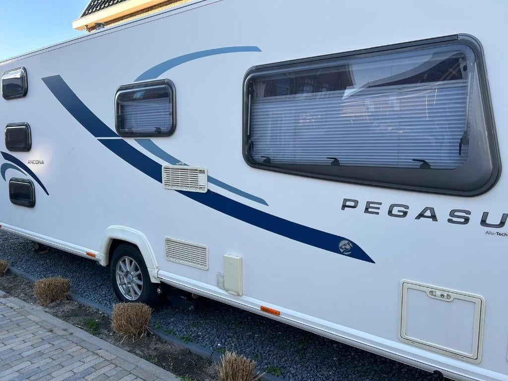 6-persoons gezinscaravan met 3 stapelbedden, Caravans en Kamperen, Overige merken, Rondzit, Vast bed, Particulier