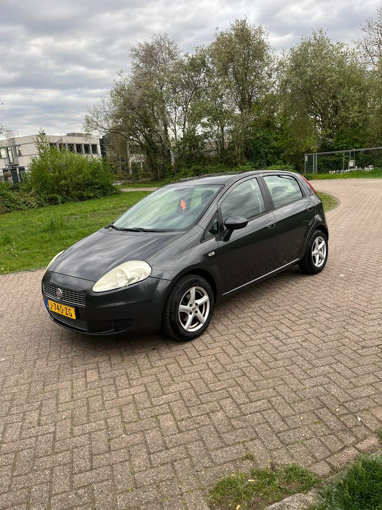 Fiat Punto 1.4 5DR 2008 Grijs, Auto's, Voorwielaandrijving, 40 €/maand, 4 cilinders, 400 kg