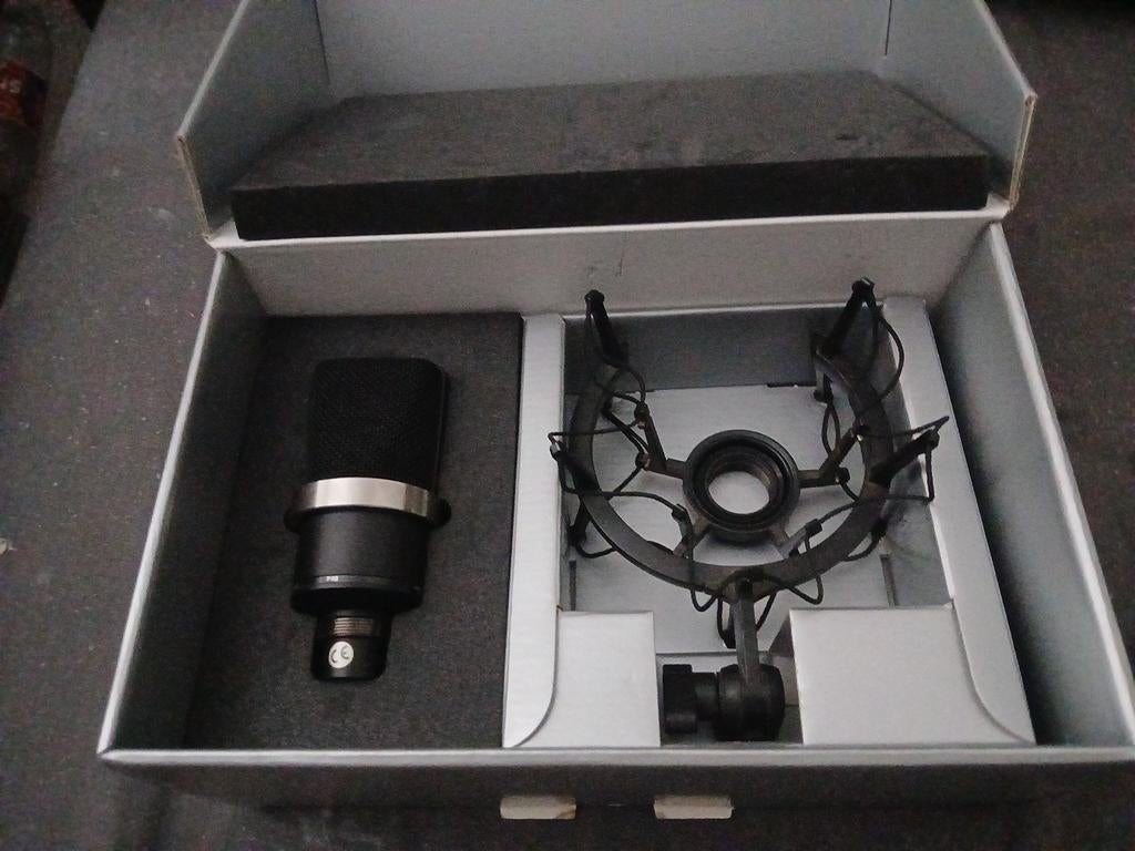 Neumann TLM 102 BK Studio Microfoon Set – met shockwave, Ophalen of Verzenden, Zo goed als nieuw, Studiomicrofoon