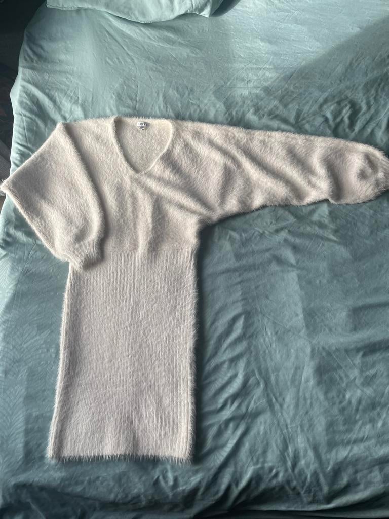 Fluffy Guess Dress, Beige, Maat 42/44 (L), Nieuw, Ophalen of Verzenden