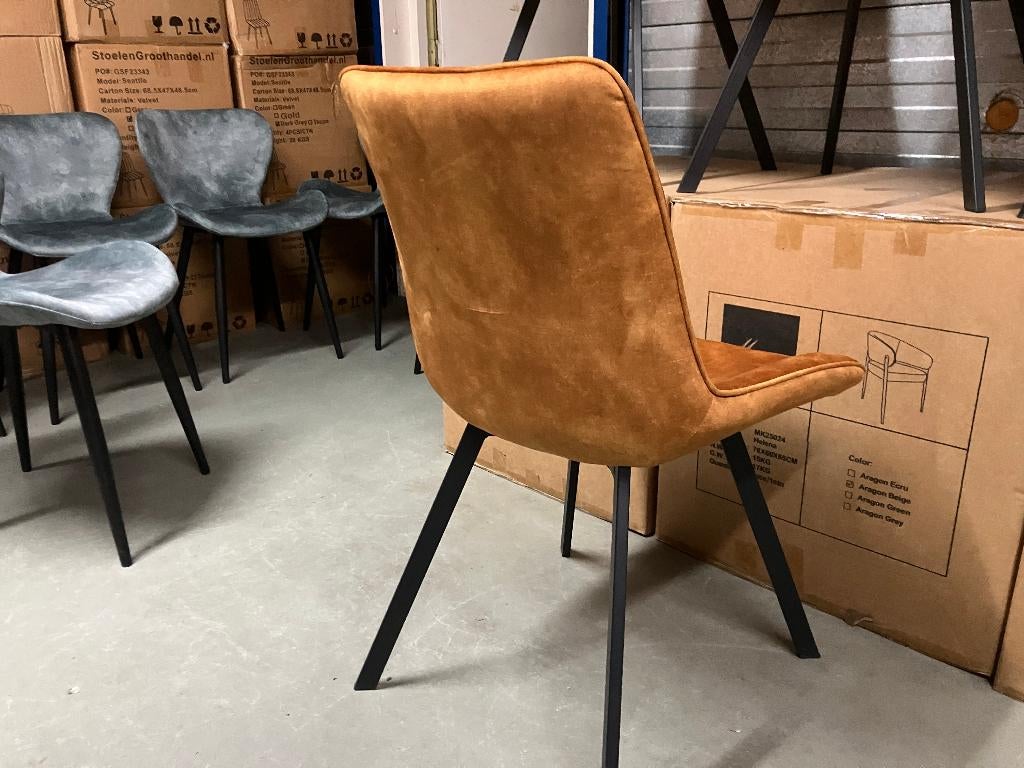 4 x nieuwe stoel in goud kleur, Huis en Inrichting, Stoelen, Ophalen, Overige kleuren, Nieuw, Vier