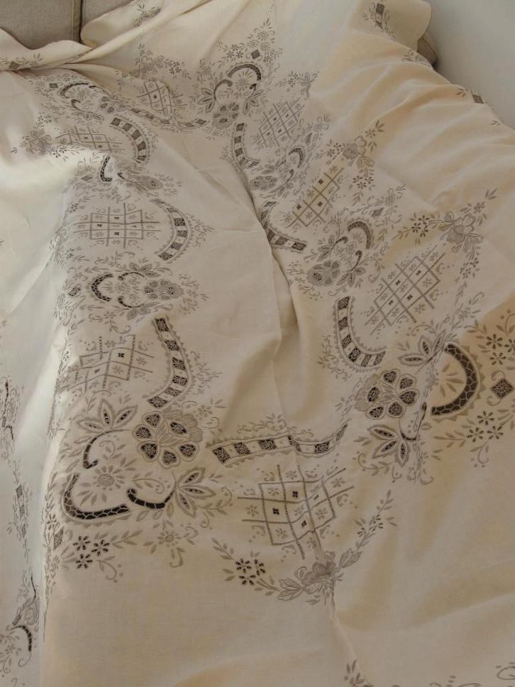 Super groot linnen kleed 12 servetten vol handwerk zie fotos, Antiek en Kunst, Antiek | Kleden en Textiel, Ophalen of Verzenden