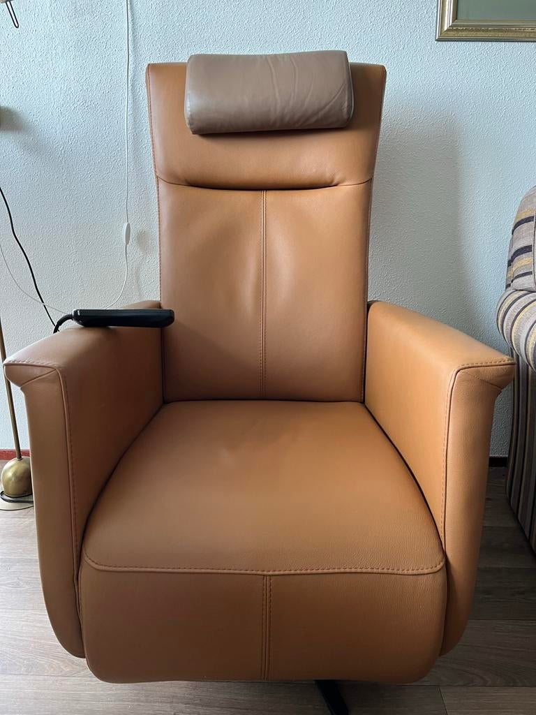 Leren sta-opstoel van Velderhof met afstandsbediening, Huis en Inrichting, Fauteuils, Ophalen, Gebruikt, Leer, 75 tot 100 cm